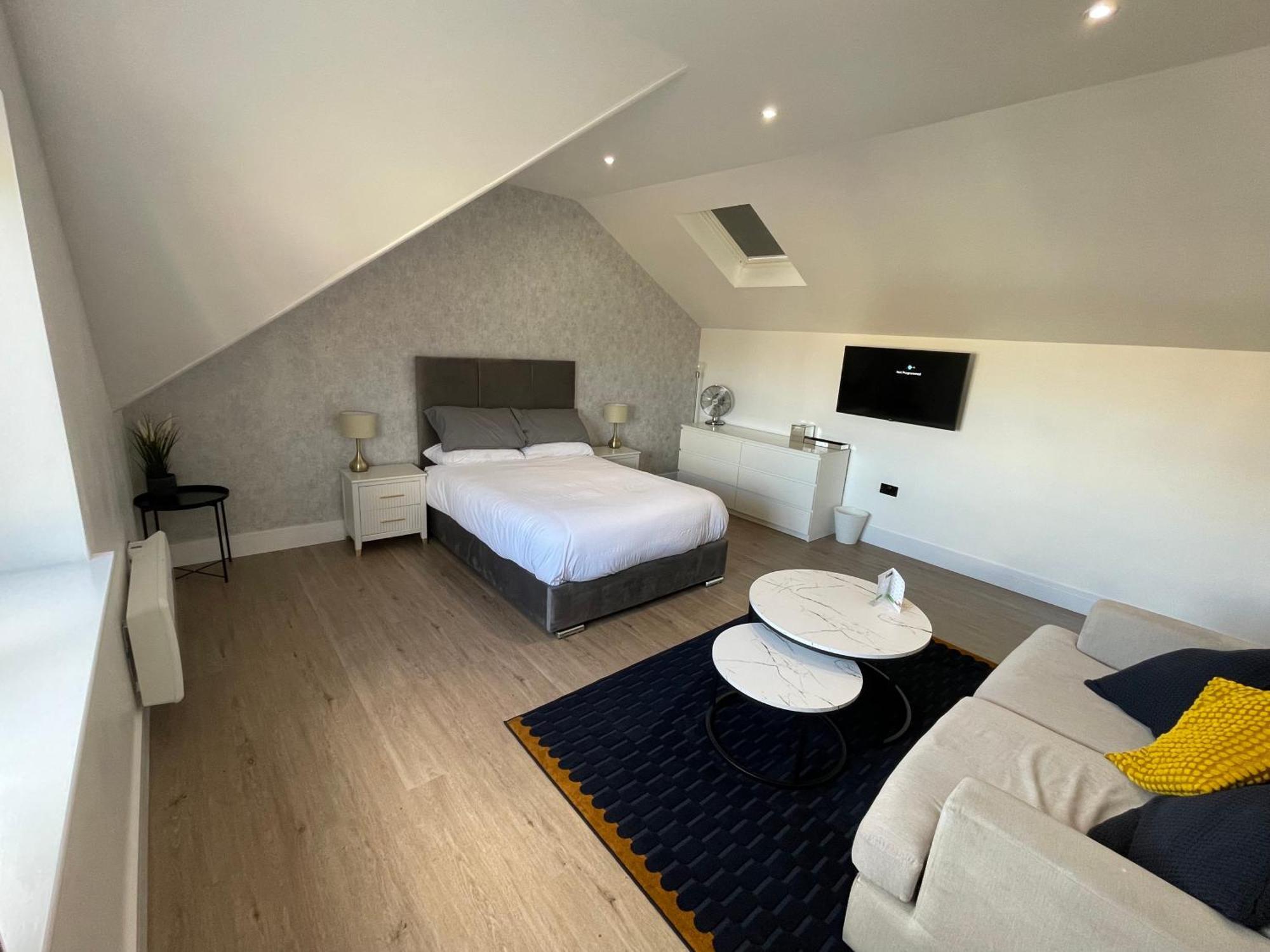 Welcome 55b- Self Check-in Whole Fully Refurbished Aparthotel Swindon